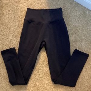 Ptula Navy Cassey 23 inch leggings  like new worn only twice.